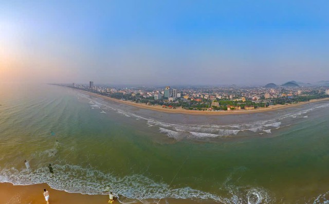Toàn cảnh bờ biển Cửa Lò